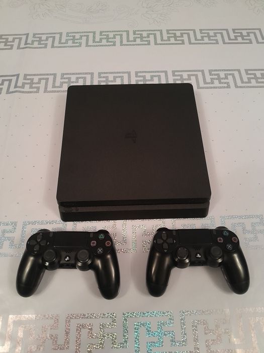 Playstation 4 slim в отличном состоянии