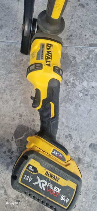 Dewalt, Milwaukee polizor pe acumulator