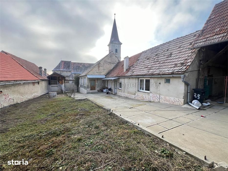 Casa saseasca de vanzare in Seica Mare la 30 km de Sibiu 578 mp utili