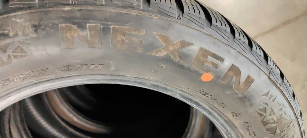 2бр.зимни гуми 225/55/17 Nexen