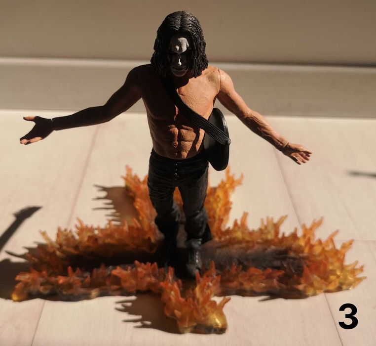 Figurine/jucarii the Crow (Corbul) de la Neca si McFarlane - set 1