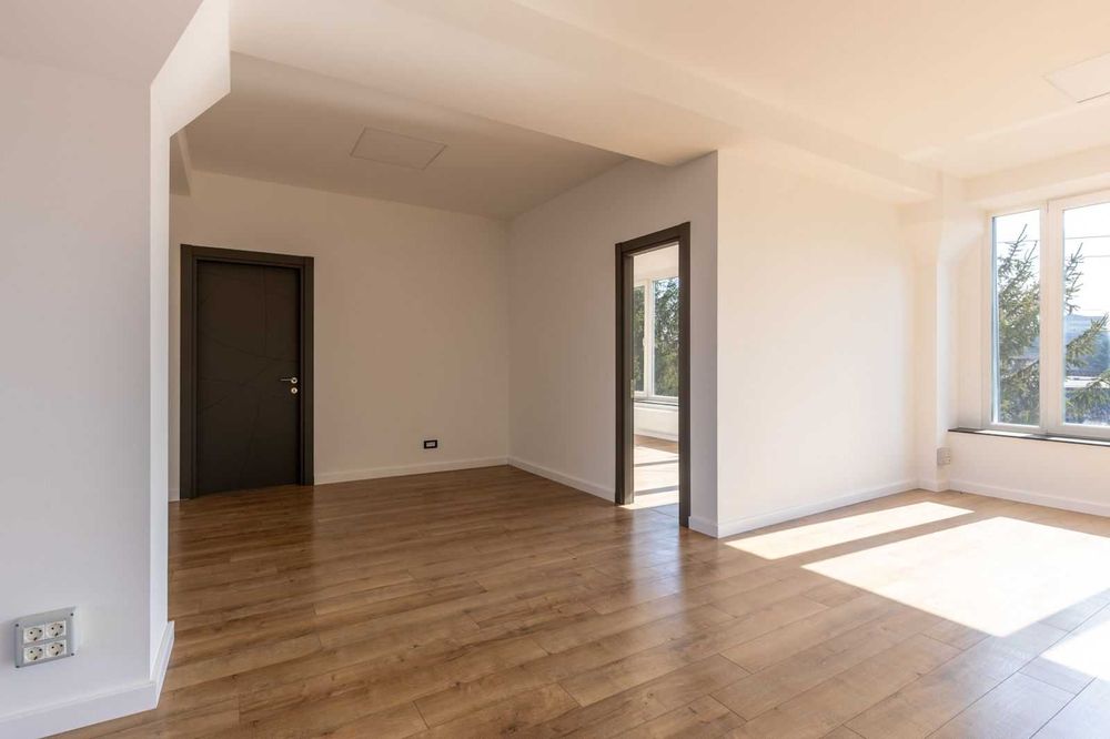 Inchiriez spatiu 650 mp