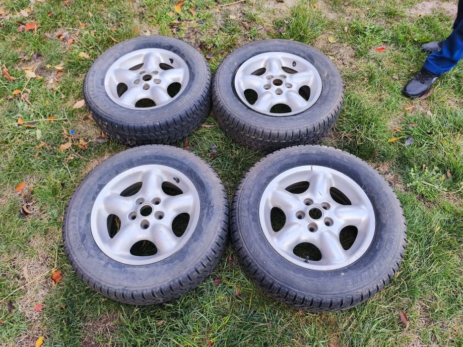 Алуминиеви гуми с джанти 16-ки със зимни гуми за land rover