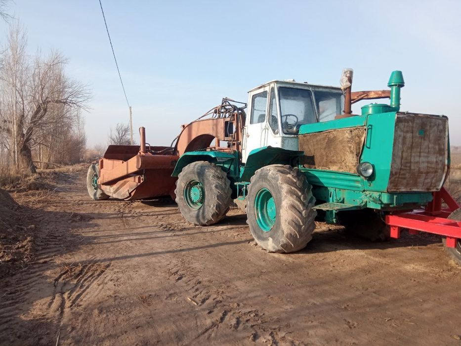 Traktor T150  ishlab turibdi