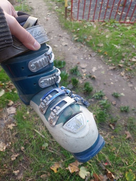 Обувки за ски, ATOMIC