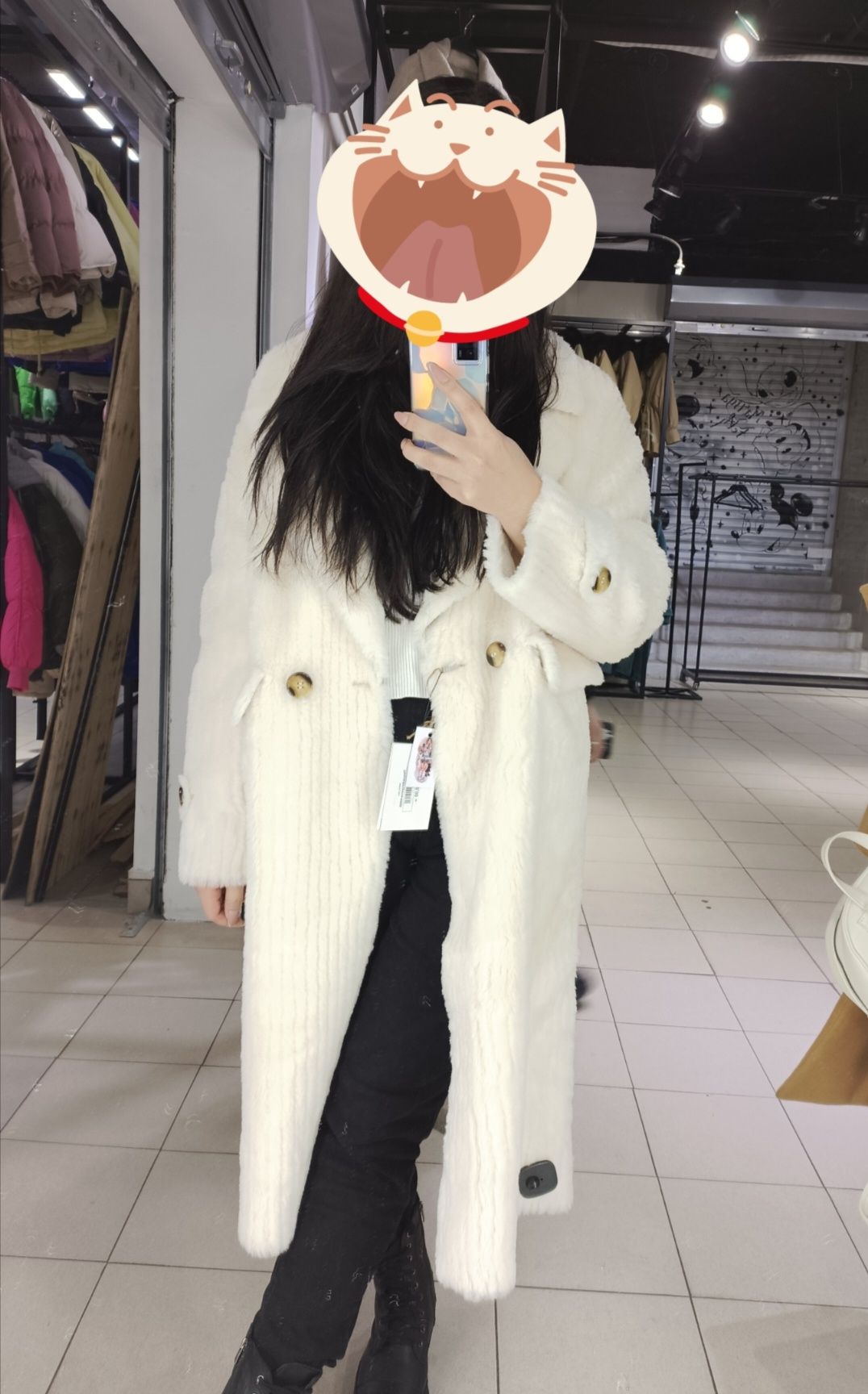 Белое зимнее пальто