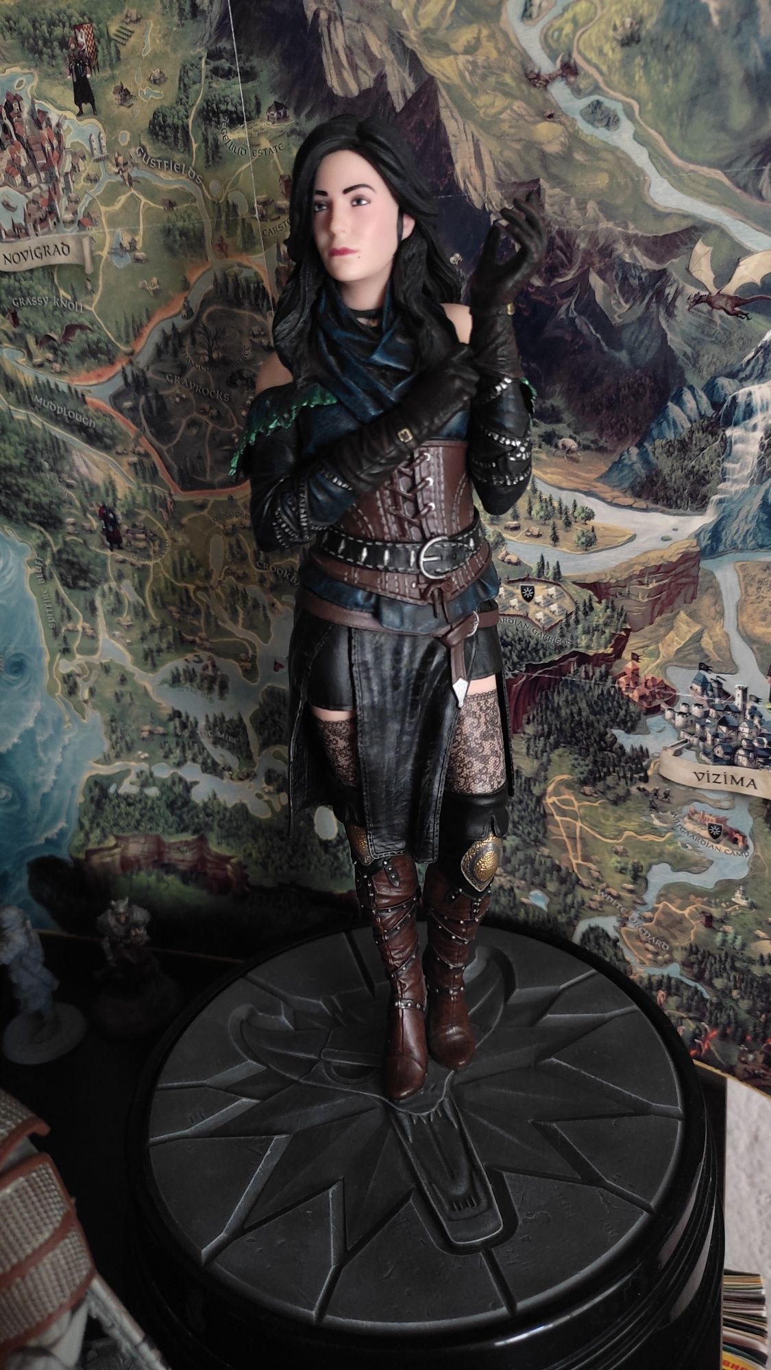 The Witcher Yennefer Dark Horse статуя