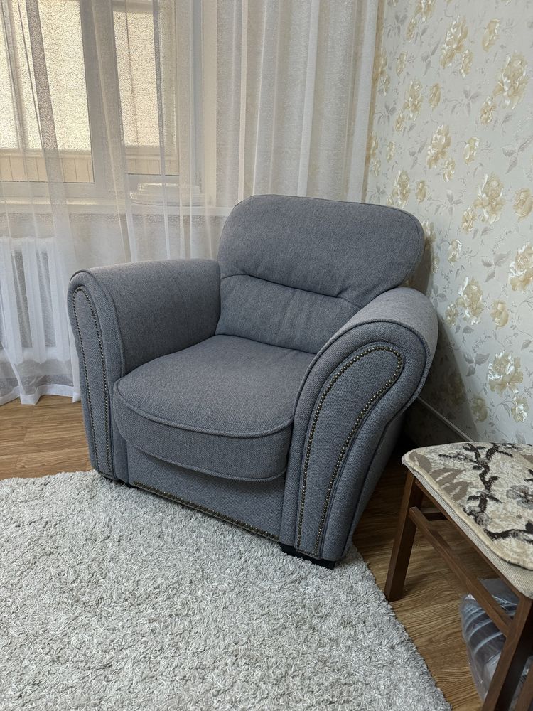 Продаем диван с креслами
