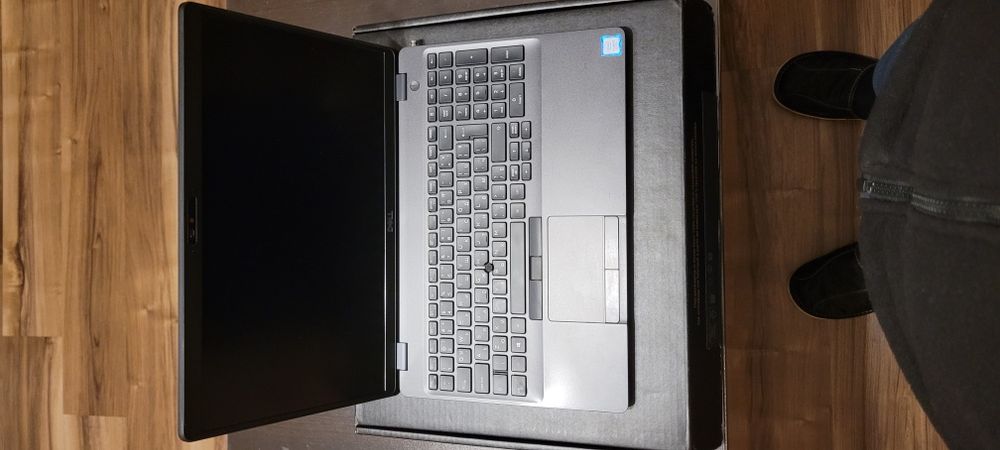 Лаптоп Dell Latitude 5500 FHD IPS i5-8265U/512GB/8GB