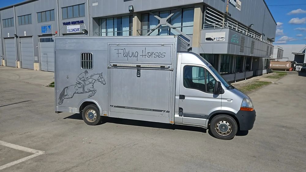 Renault Master Autospeciala transport cai (animale)