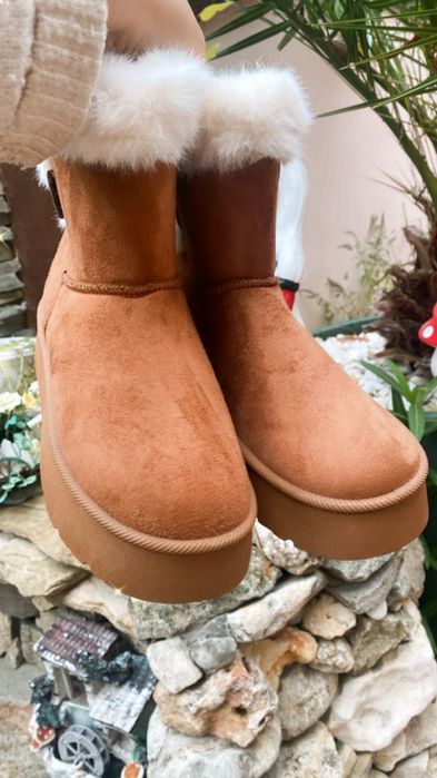 Vand UGG-uri noi 41