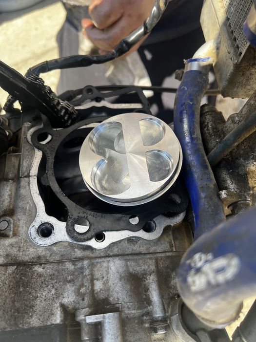 kawasaki kx250f+chiuloasa de rezerva(trebuie retificata)
