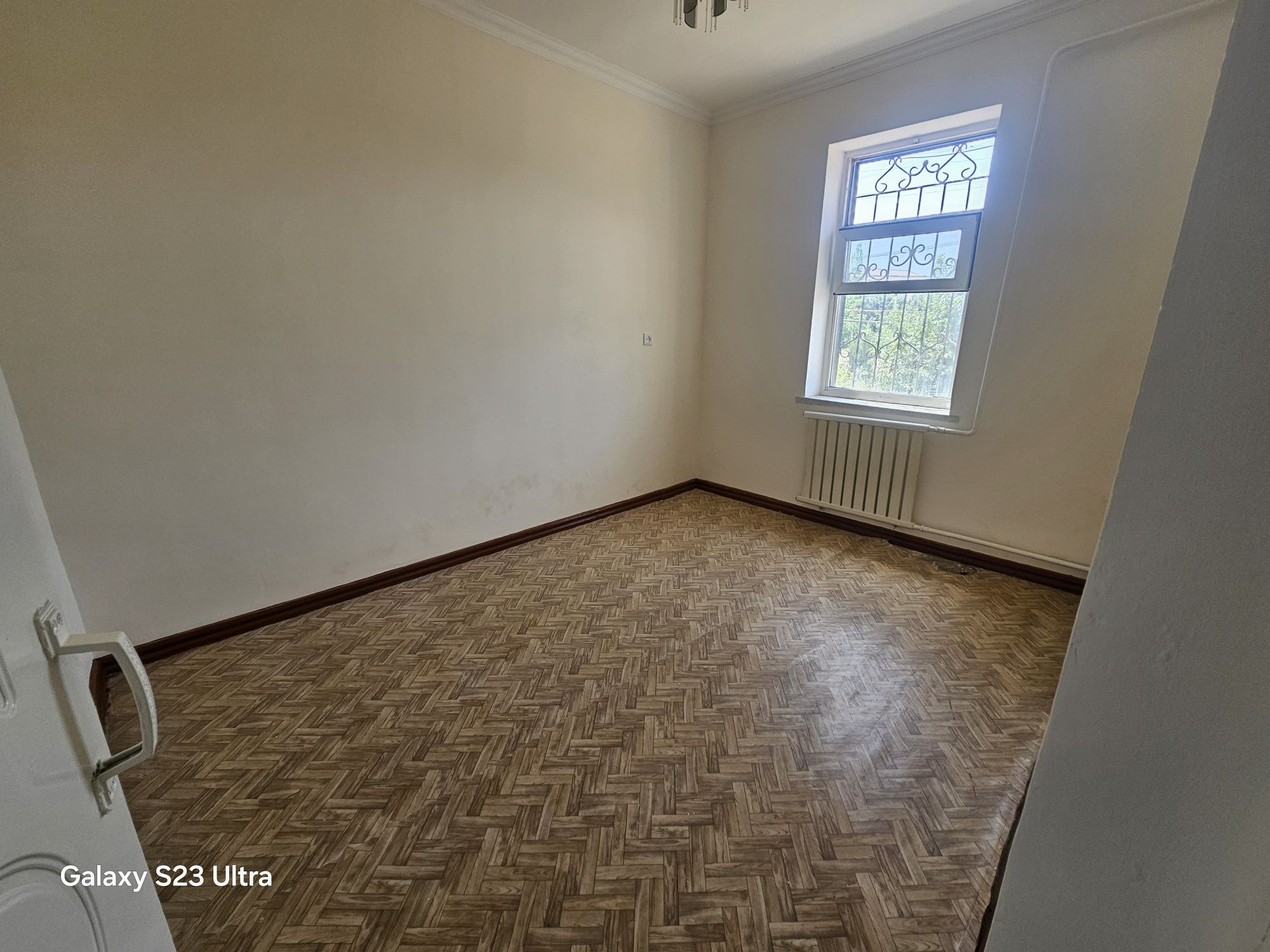 3 xona lik uy sotiladi frunzemasif kiufda