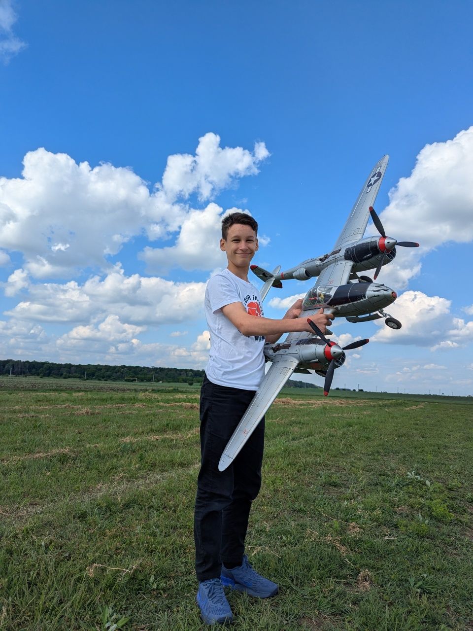 Aeromodel cu radiocomanda P38 1.6m
