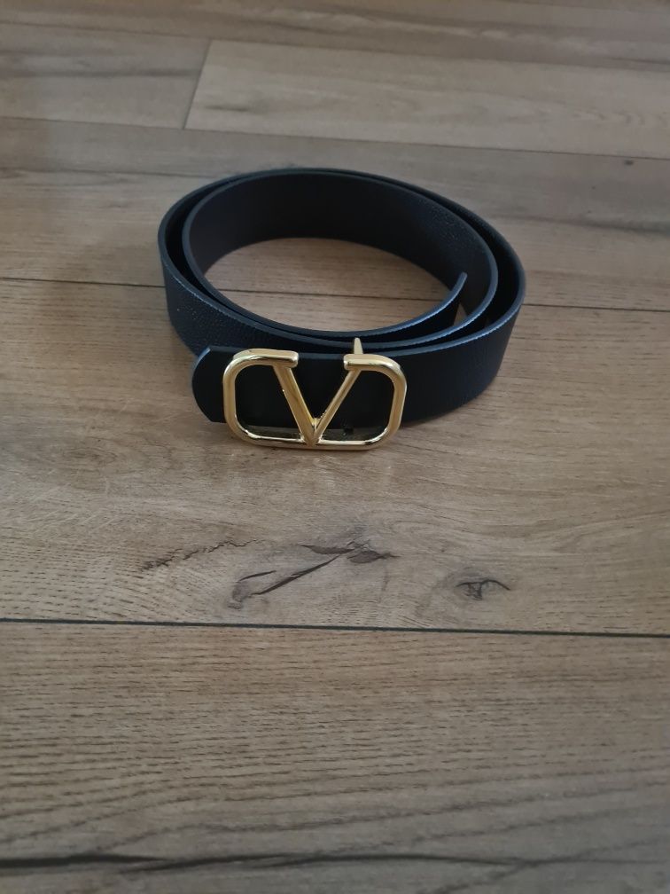 Нови колани Dior,Valentino