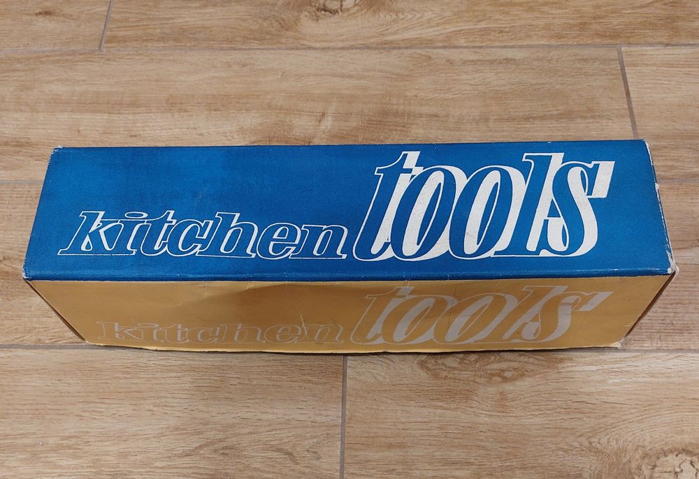 Кухненски набор - руски, чисто нов