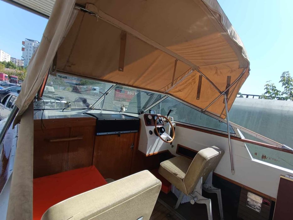 Barca cabinata + motor volvo 170 cp + peridot 2000 kg