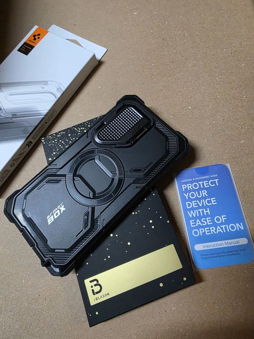 Vând husa Supcase I-blason Armor Box s25 ultra!