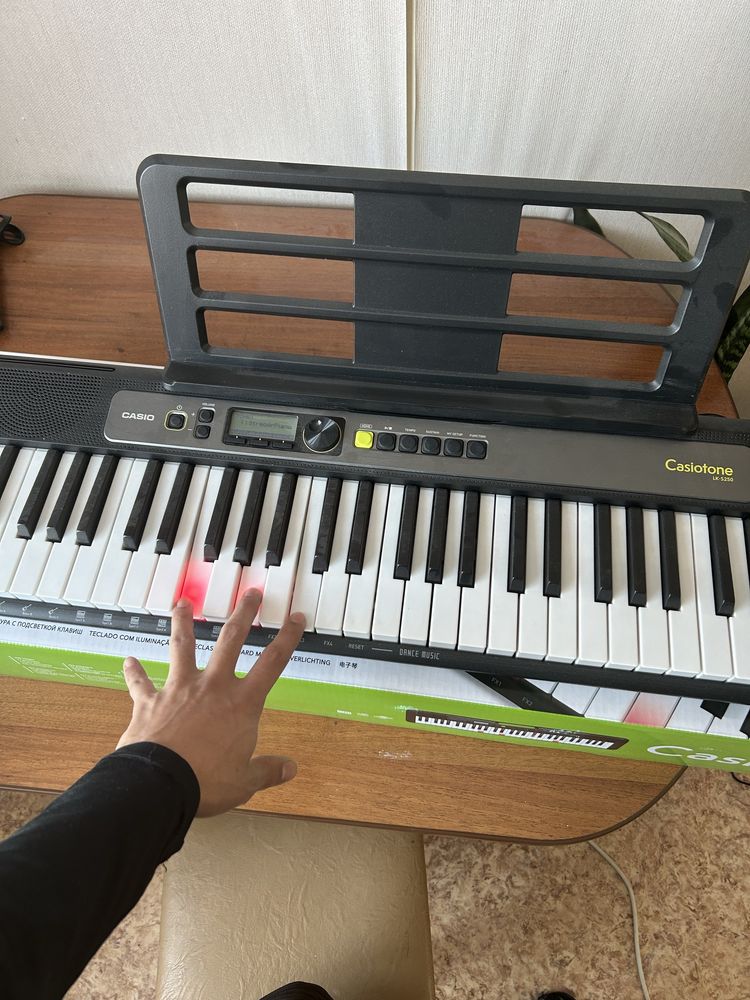 СРОЧНО!! Синтезатор Casio Casiotone CT-S300C7