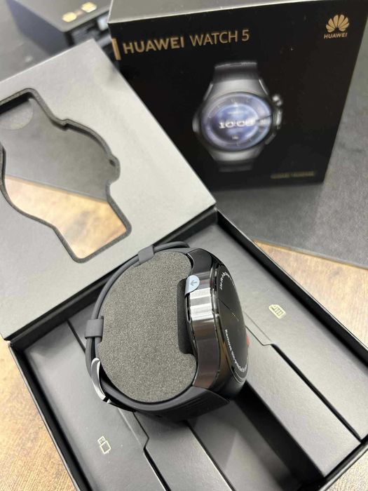 Смарт часовник Huawei Watch 5 46mm - нов