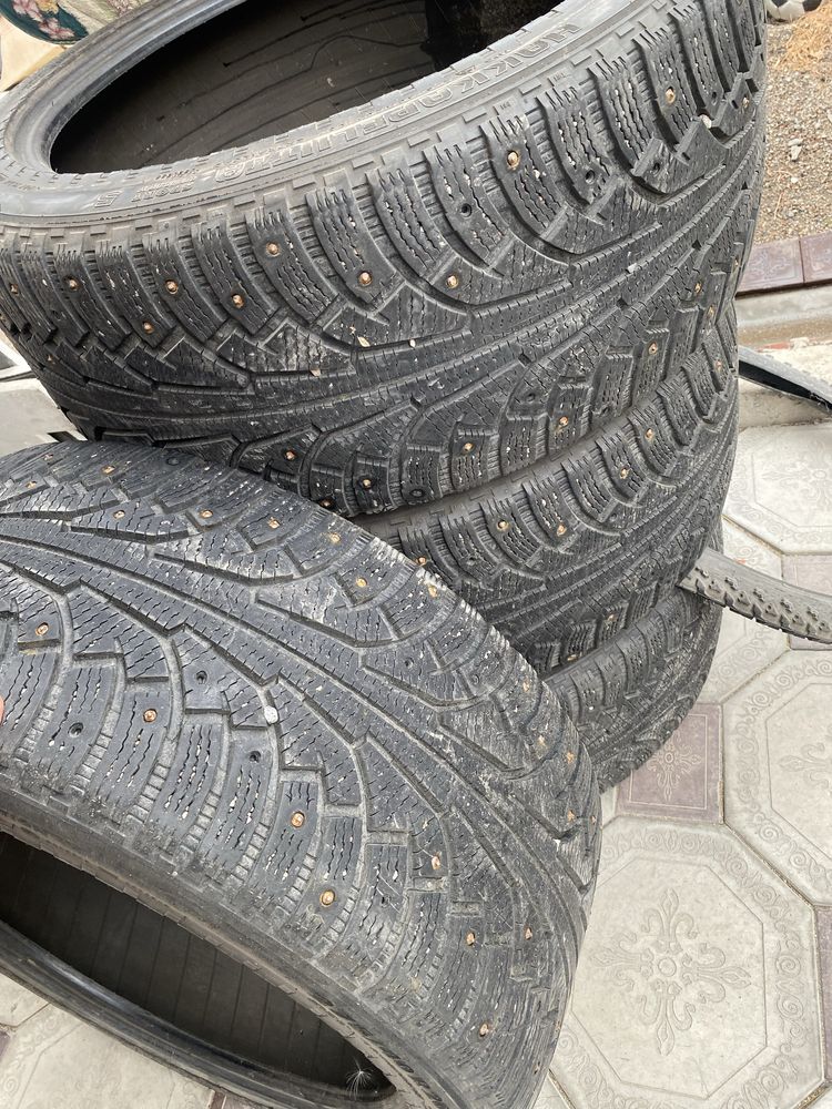 Nokian шины в отличном состояние с шипами