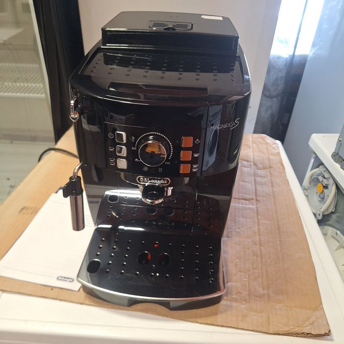 Кафе машина Делонги Magnifica S - нова