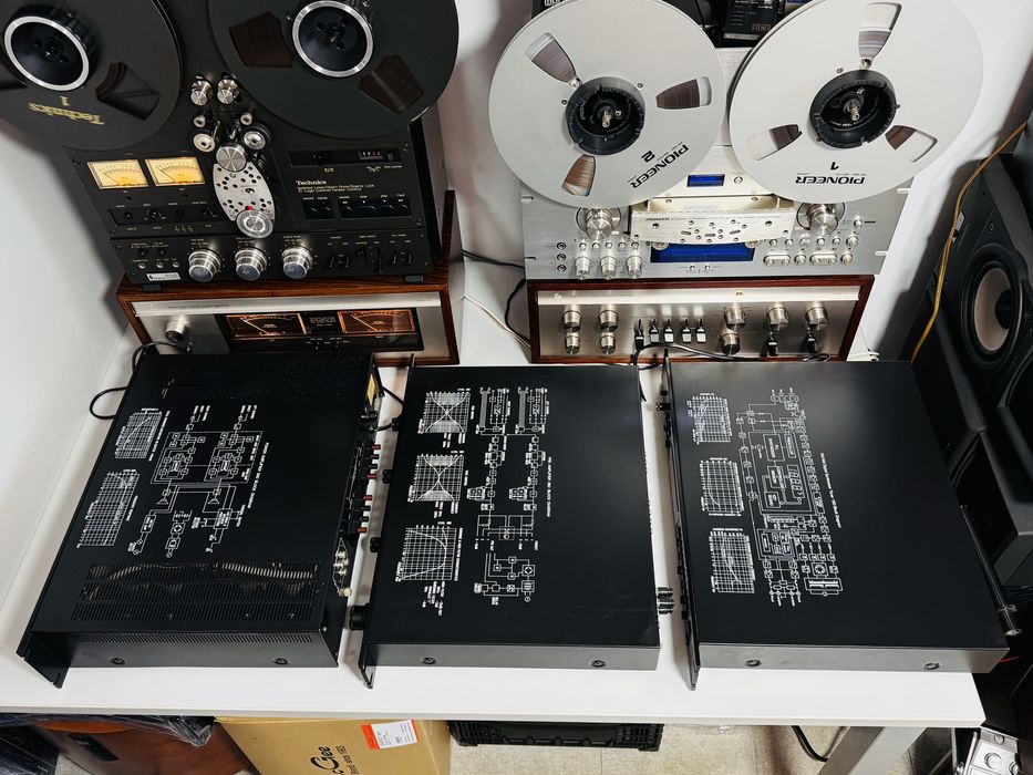 Linie de colecție PHILIPS-bloc putere-preamplificator-tuner,vu-metre