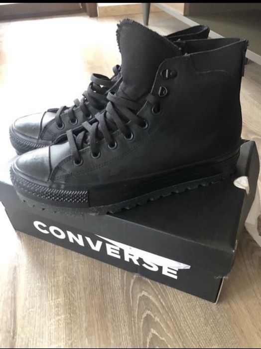 Чито нови мъжки обувки Converse