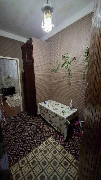 Тезда 6микраёнда 1хона 2этаж квартира сотилади