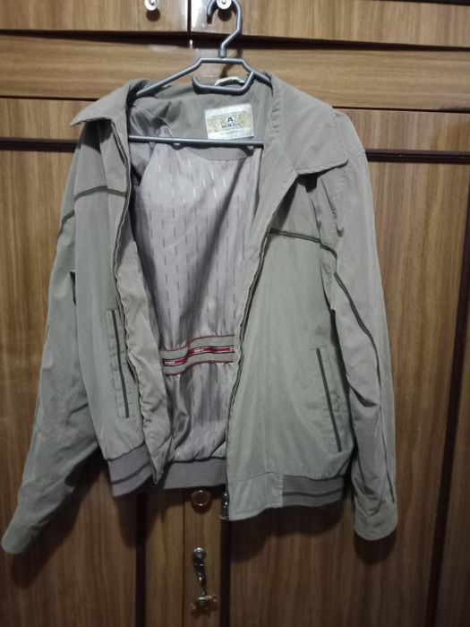 Ветровка мужская в хорошем состоянии