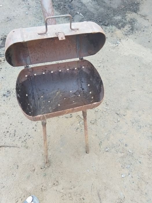 Продам мангал, ножки сборные.