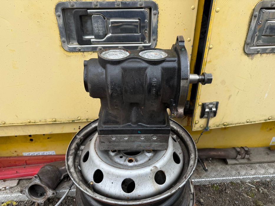 Компресор въздушен двуцилиндров PREMIUM II TR/PR, KERAX /DXI, MAGNUM