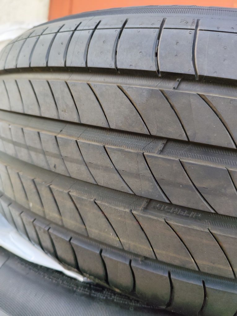 Чисто нови гуми Michelin primacy 235 45 20 Дот 3924 Топ