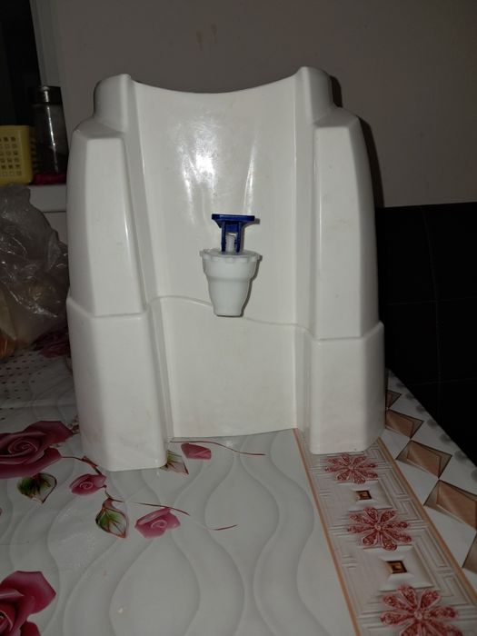 Продам кулер и 2 бутыля 19 л