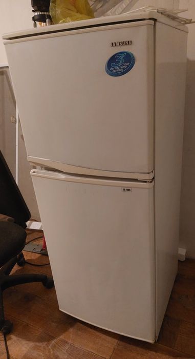 Холодильник Samsung.