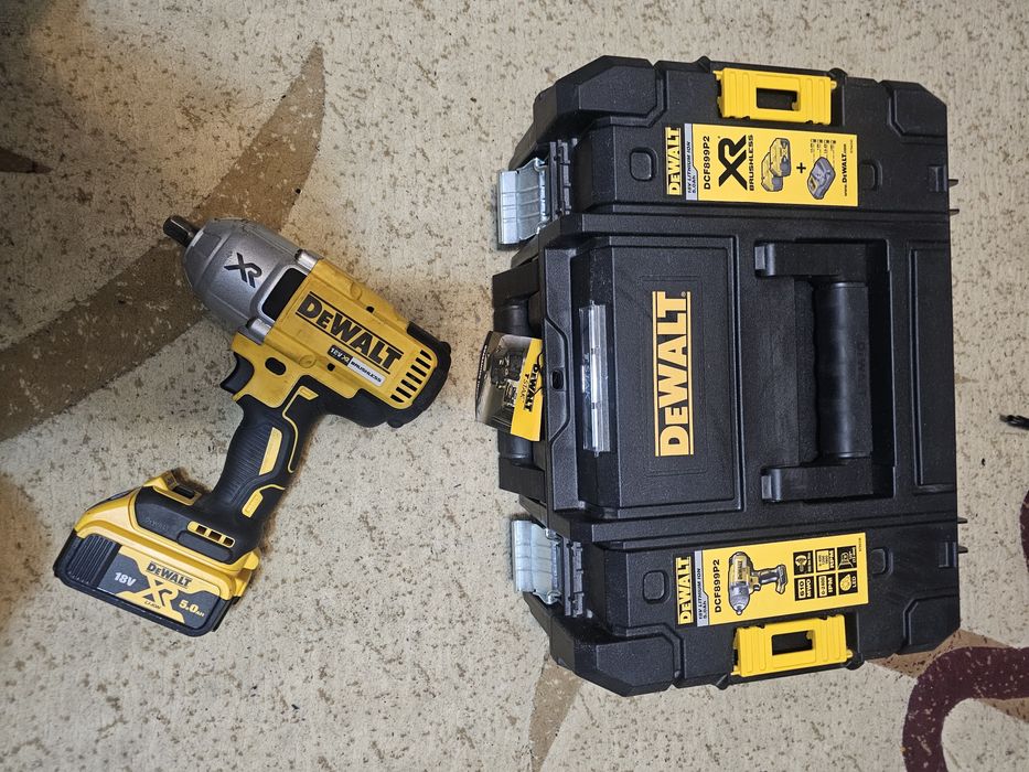 Pistol Impact Dewalt DCF899