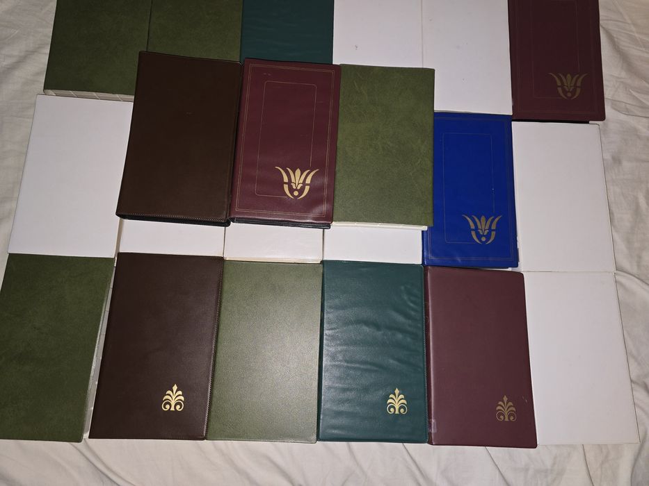 Set cu 50 de carcase de plastic,tip carte,pentru casete VHS,100 lei