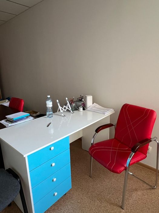 Стол и стулья для офиса