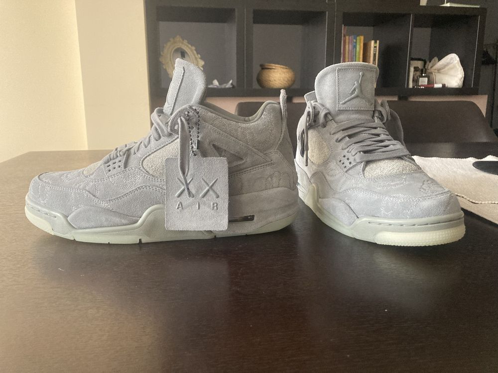 Air jordan 4 kaws grey