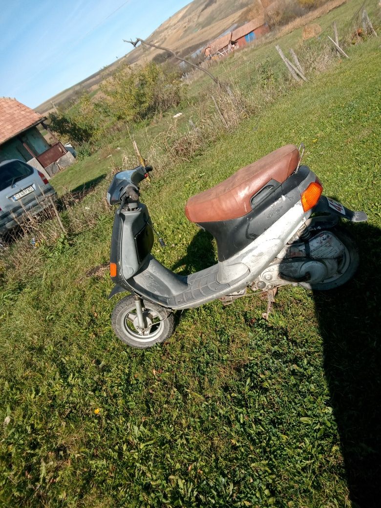 Vând motor pt pese piajo zip