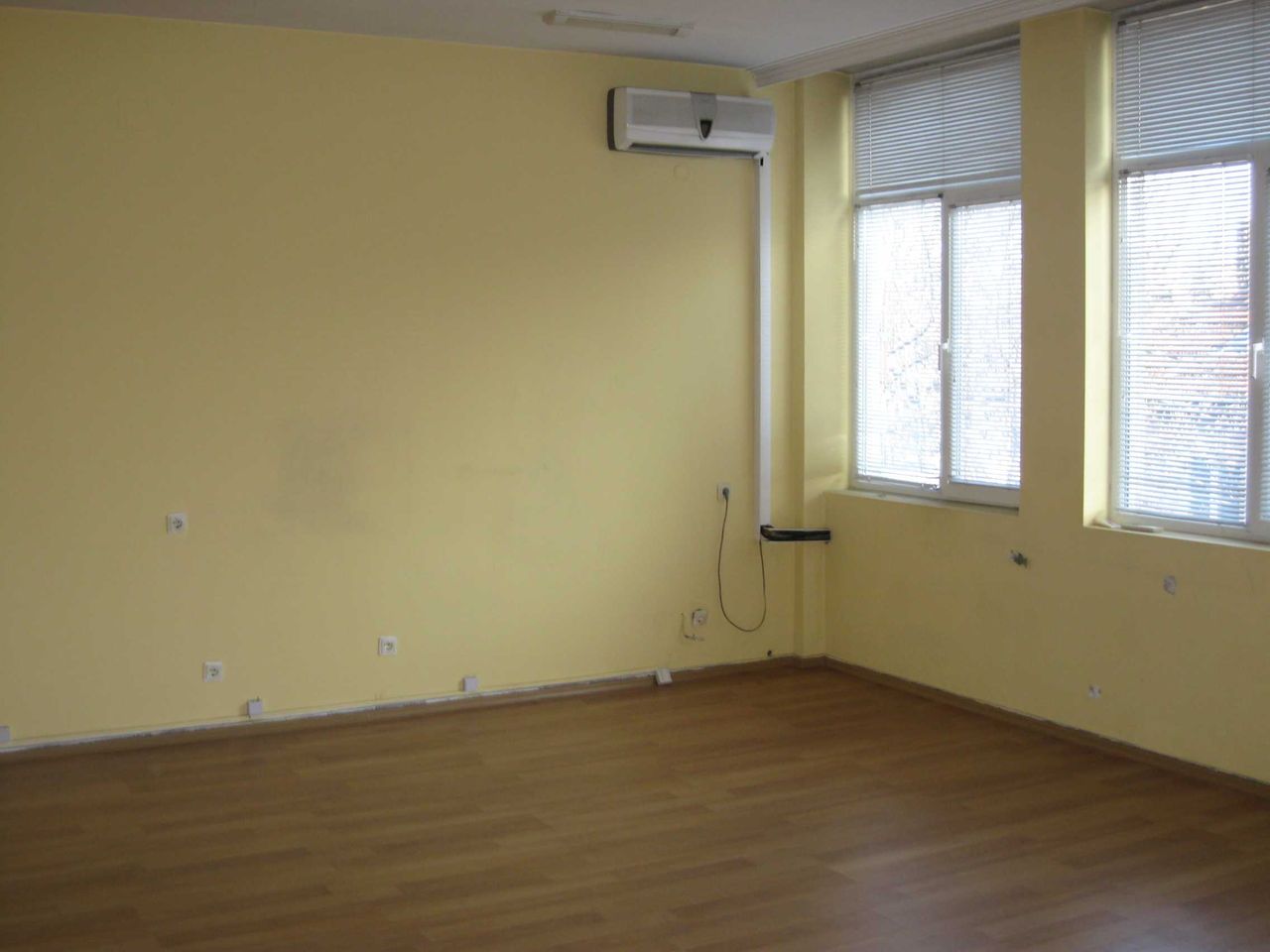 Дава се под наем Офис в София, Център - 43 кв.м за 8 € - Снимка #3