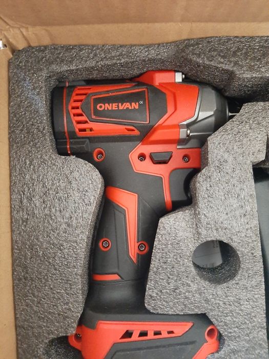 Pistolul de impact schimbat roti 1200 N.m. cu baterie