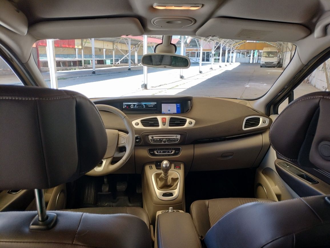 Renault Grand Scenic 2010 întreținută