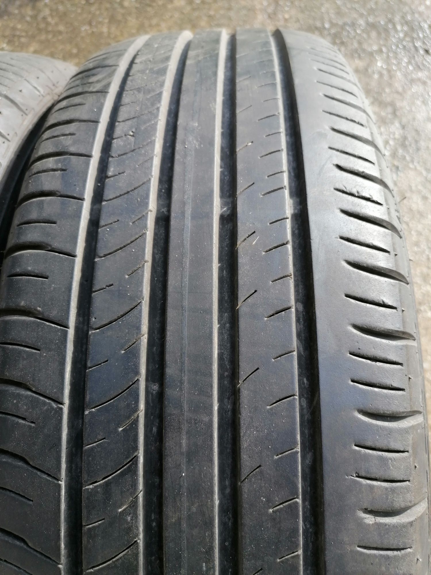 Vând 4 anvelope vară dunlop 215.60.17