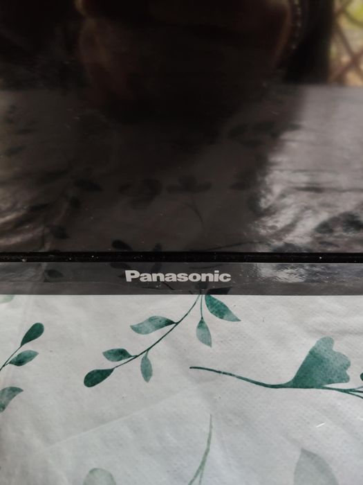 Vând TV smart Panasonic 103cm Nefuncțional.