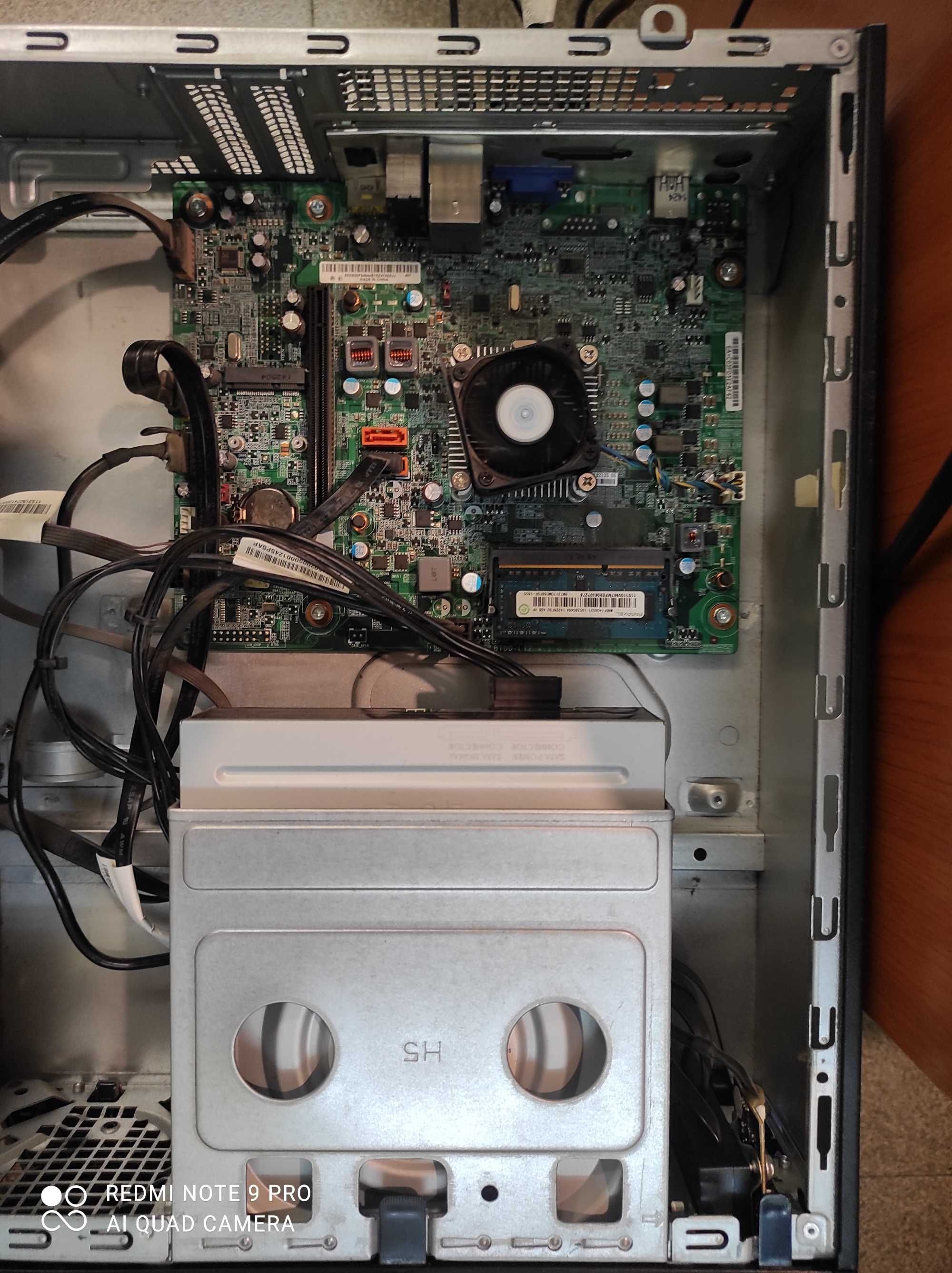 Компютър LENOVO 90C2