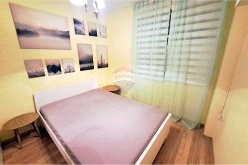 Дава се под наем Тристаен апартамент в Варна, Бриз - 150 кв.м за 850 € - Снимка #9