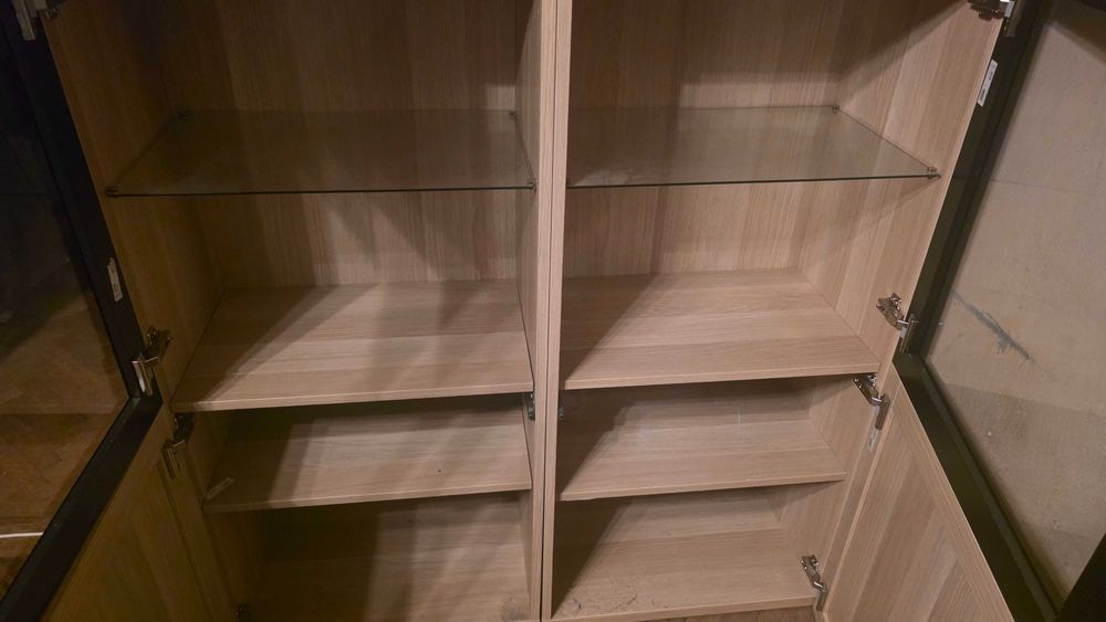 Vitrina Ikea stare foarte buna