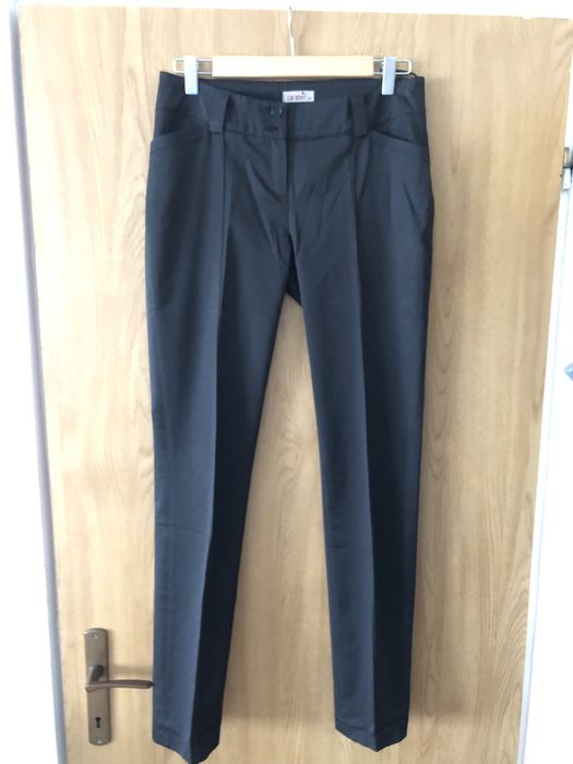 Vand pantaloni marca Caramel, marimea 38, gen office