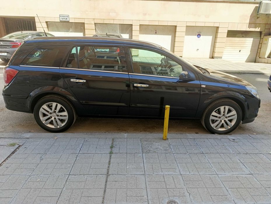 Продавам Опел ASTRA H